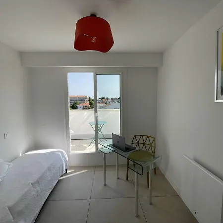 Superbe à 10m De La Plage, 2 Terrasses, 3 Chambres, Vue Océan - Fr-1-494-163 Royan